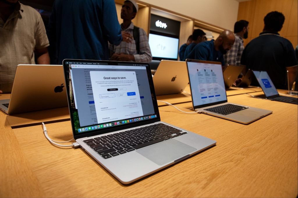 Apple Is Reportedly Launching Touchscreen MacBook Pros